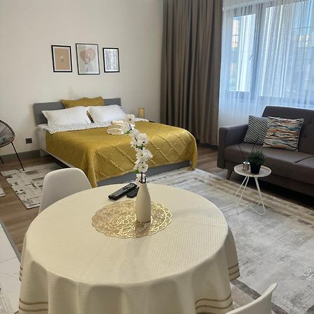 Студия В Теплых Тонах, Эксклюзив Almaty Esterno foto