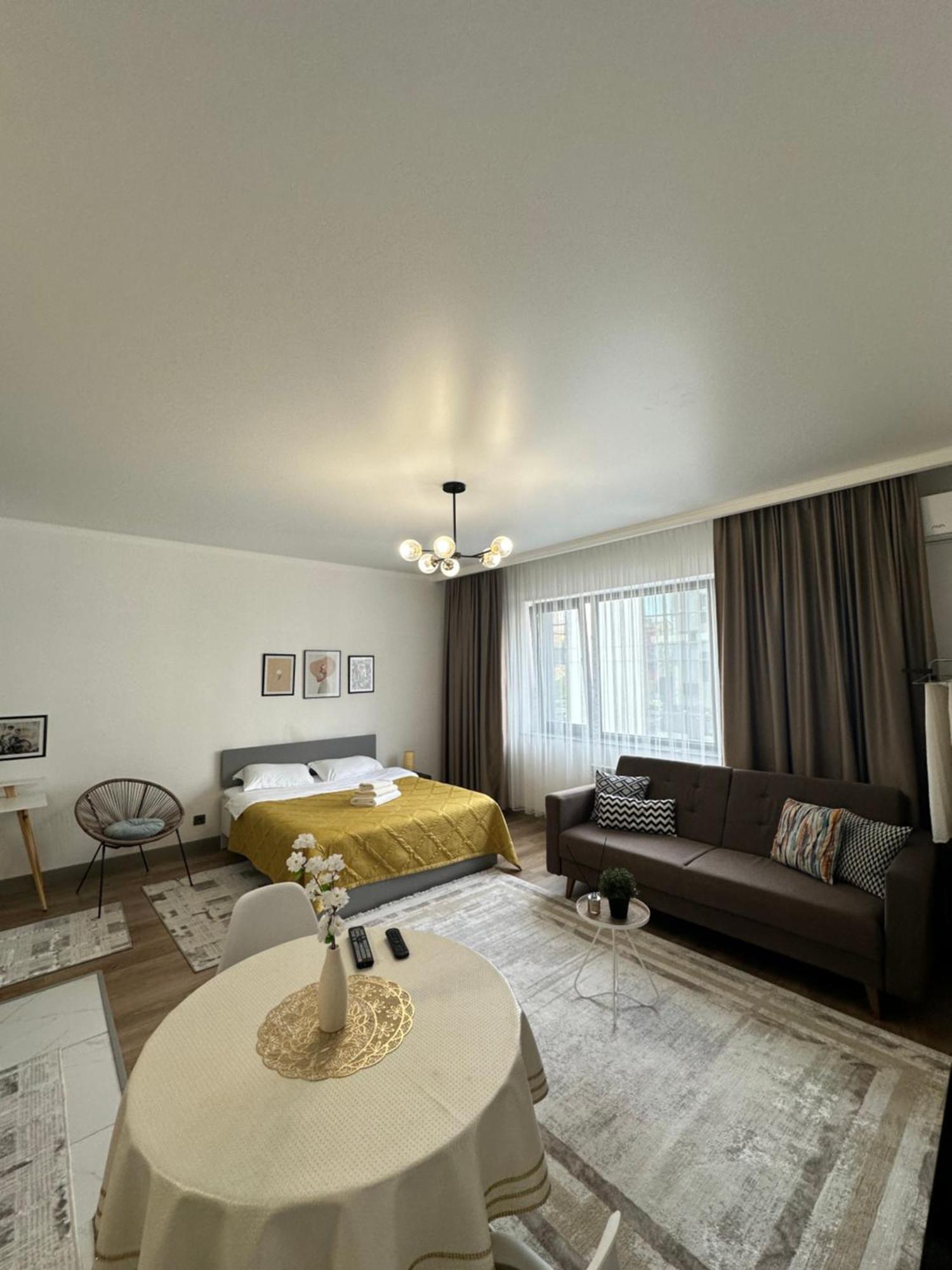 Студия В Теплых Тонах, Эксклюзив Almaty Esterno foto